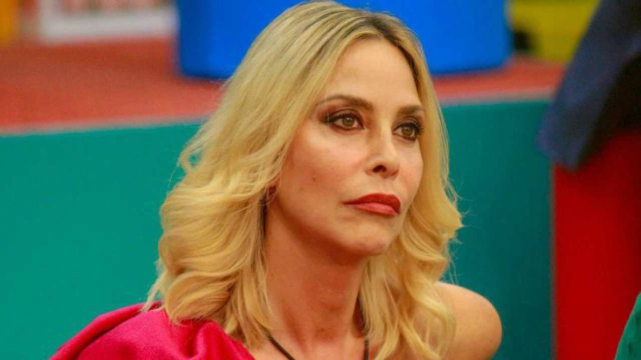 Stefania Orlando contro Amoruso